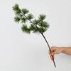 60 CM Künstlicher Kiefernzweig Kunststoff Realistische Simulationspflanze Kiefer Dekorativ Luxuriöse Kiefern Pflanzen Hochzeitsdekoration