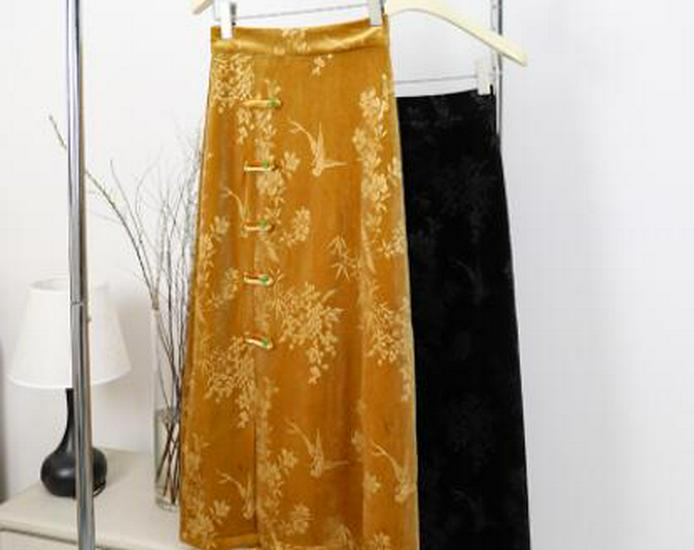 Women's Chinese Style Jacquard Fleece-Lined Velvet A-Line Midi Skirt with Frog Button and Slit
