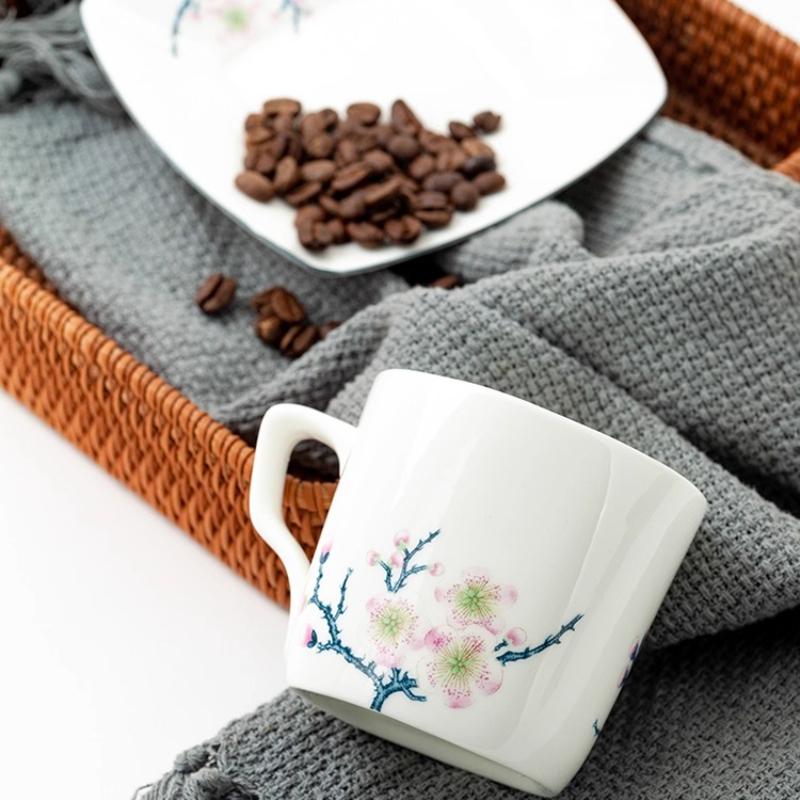 Kávový šálek s podšálkem z jemného kostního porcelánu s motivem kvetoucí švestky 300ml, barevné květiny, porcelánový čajový šálek s podšálkem