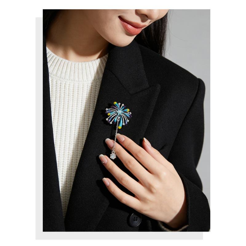 Sparkling fireworks tassel brooch, fashionable and versatile, niche and cute fireworks brooch for women, pin chest flower