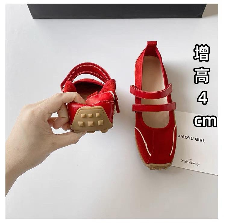

Версия из коровьей кожи~ 2025 новые ретро туфли Мэри Джейн красные с внутренней стороны, увеличивающие высоту, повседневные одинарные туфли на липучках, балетки 34