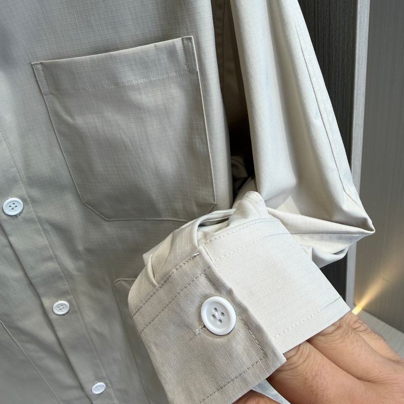 And American Workwear Style Long-Sleeve Shirt for Men with Multiple Pockets, Functional Outdoor Water-Resistant Casual Shirt, Solid Color Jacket