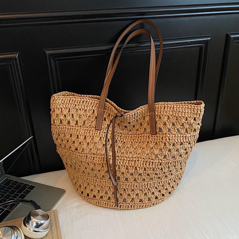 

Large Capacity Straw Woven Shoulder Tote - Ideal for Seaside Vacations and Commutes