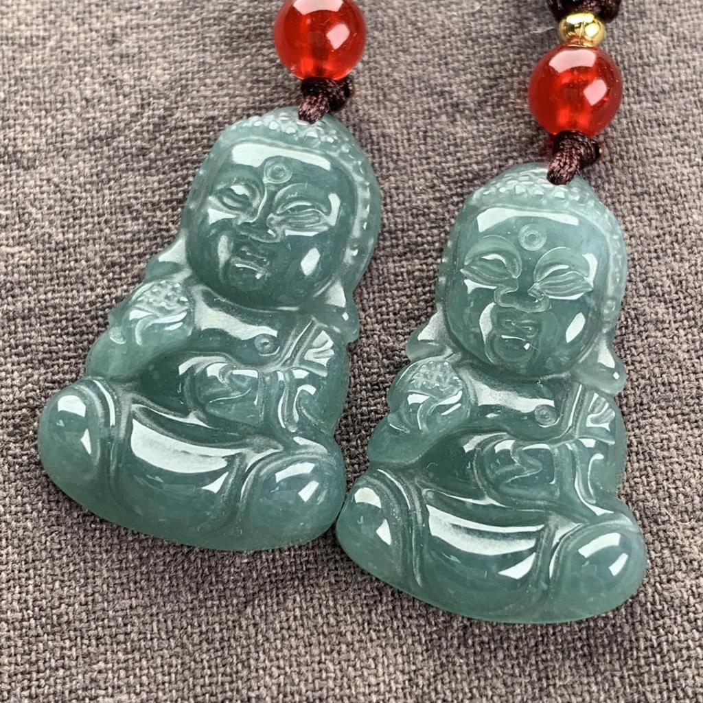 Natürlicher Jadeit-Anhänger in A-Qualität: Vier Jahreszeiten Bohnen Baby & Shakyamuni Buddha Souvenir