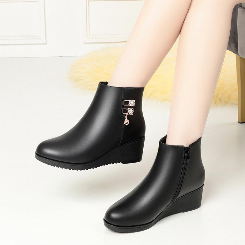 Protiskluzová měkká podrážka klínový podpatek bavlněné boty zvyšující dámské kožené boty sametové podzimní a zimní ploché kotníčkové boty