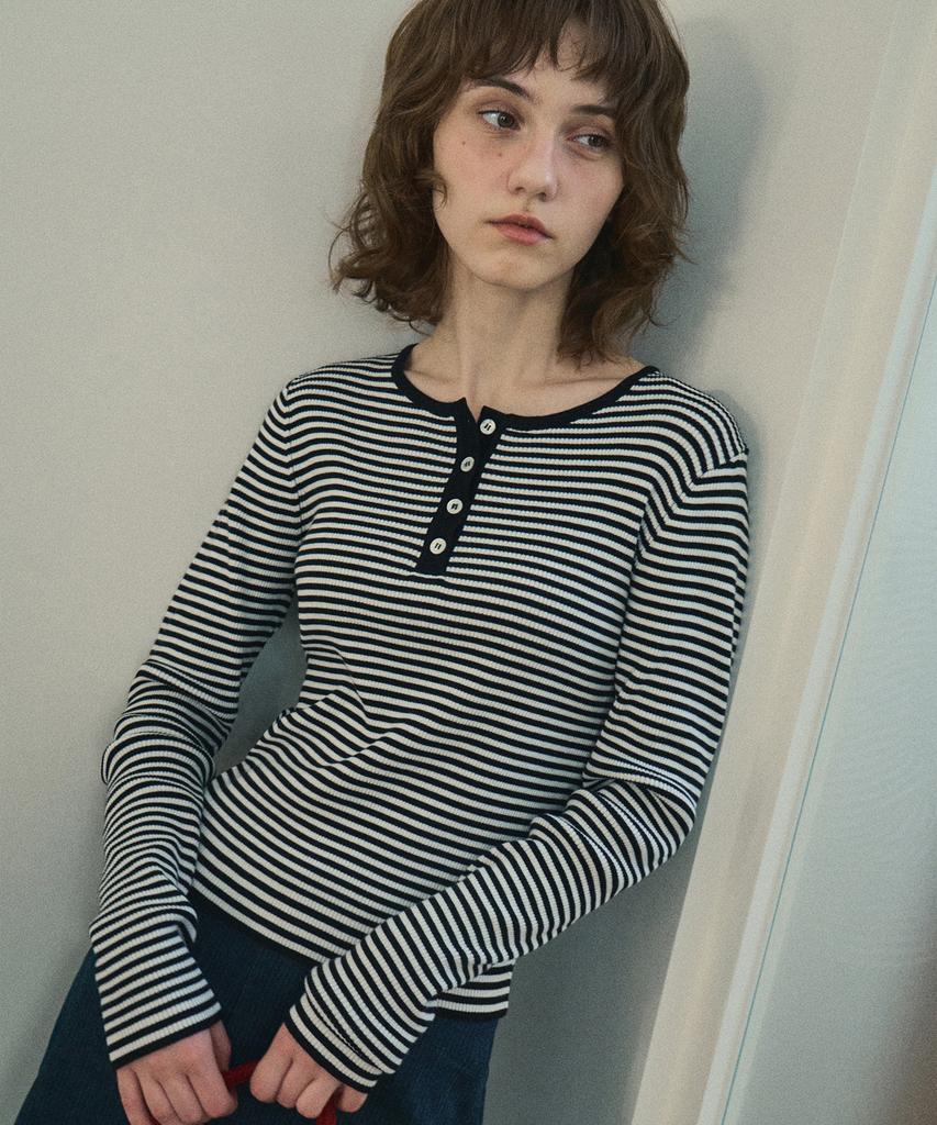 Aueonoseuteljia Chewy Ribbed Button Stripe Knit_Black(Oc25-Kn02)