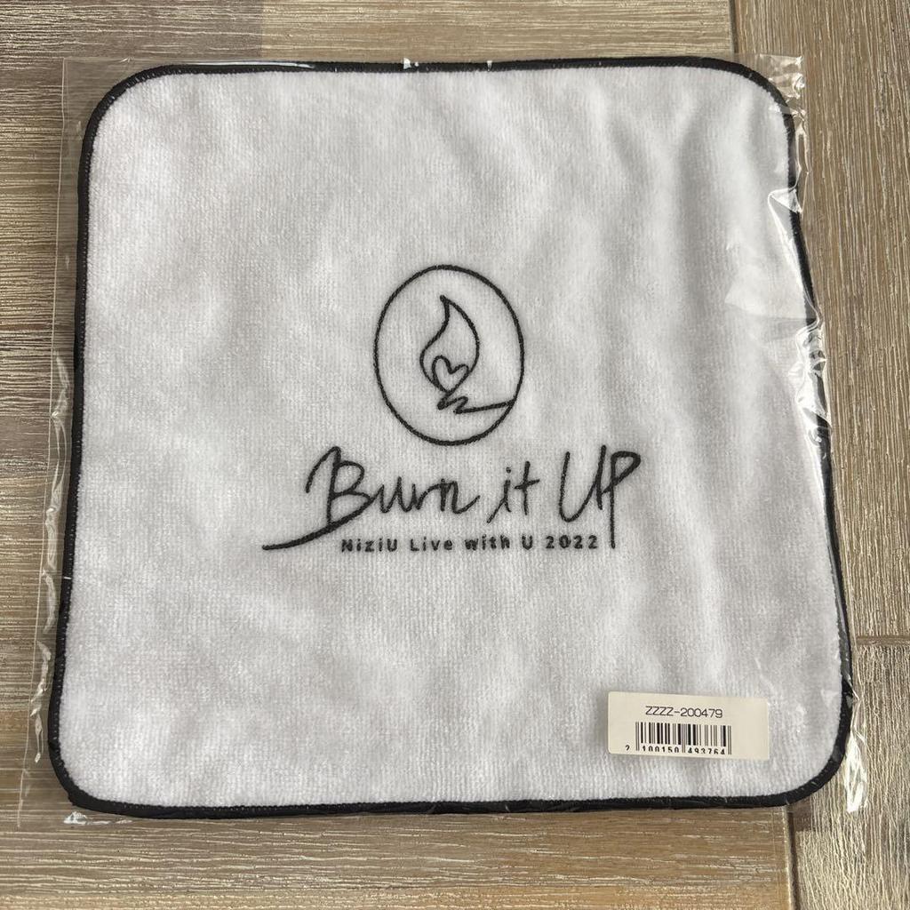 [USED] NiziU Live with U 2022 Burn It UP