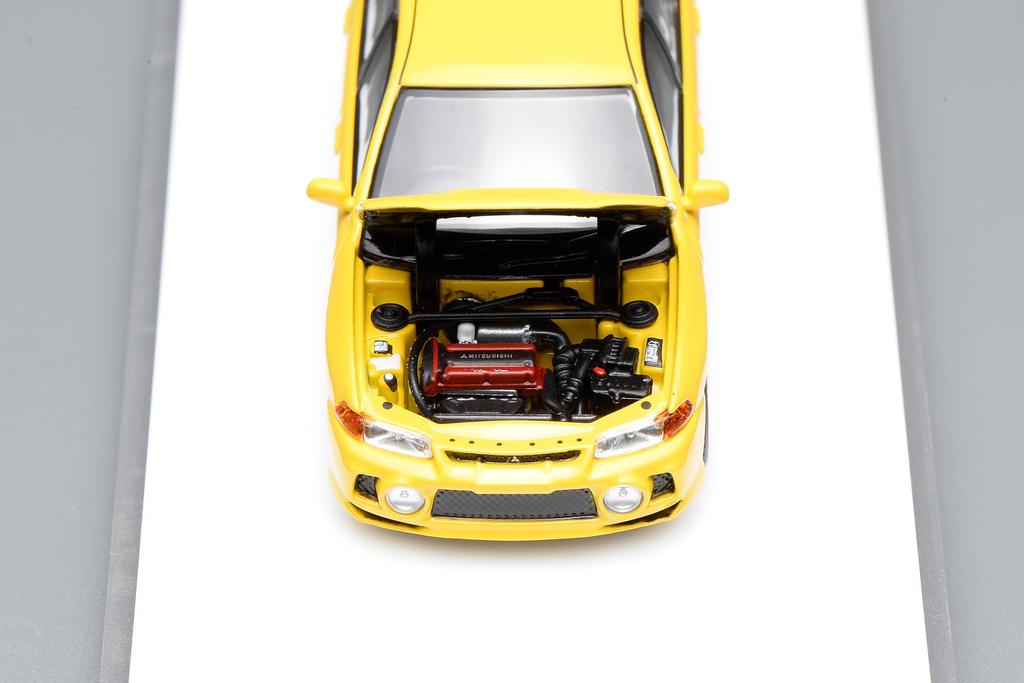 FREESTYLE MOTORHELIX Mitsubishi Lancer Evolution IV Dandelion Yellow Finished Model M64007 1/64