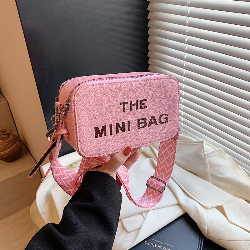 

European-American Summer Letter Crossbody Camera Bag: Women s High-End Fashion Versatile Shoulder Square Bag червоний