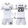 Real Madrid Vinicius Jr. Conjunto de Camiseta de Fútbol Infantil Blanco Poliéster Transpirable Ropa Deportiva para Entrenamiento y Partido
