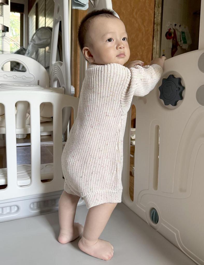 Baby-Strick-Strampler aus Baumwolle - Punktmuster für Herbst/Winter