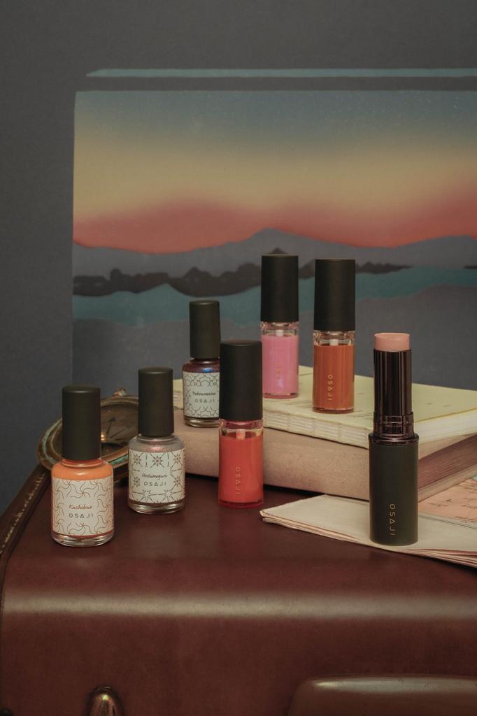 Osaji Nuance Lip Gloss EX02 Hikarinomukou Limited Edition glossy Moisturizing, moisturizing,