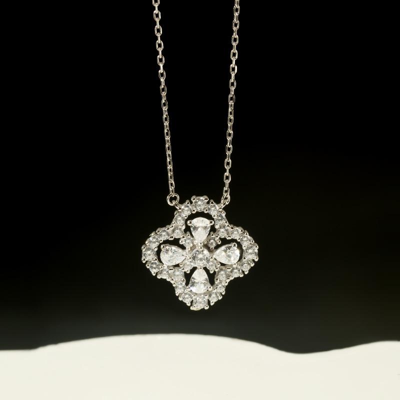 S925 Sterling Silver Four-Leaf Clover Pendant Necklace: Sparkling Gift for Girlfriend in Elegant High-End Style