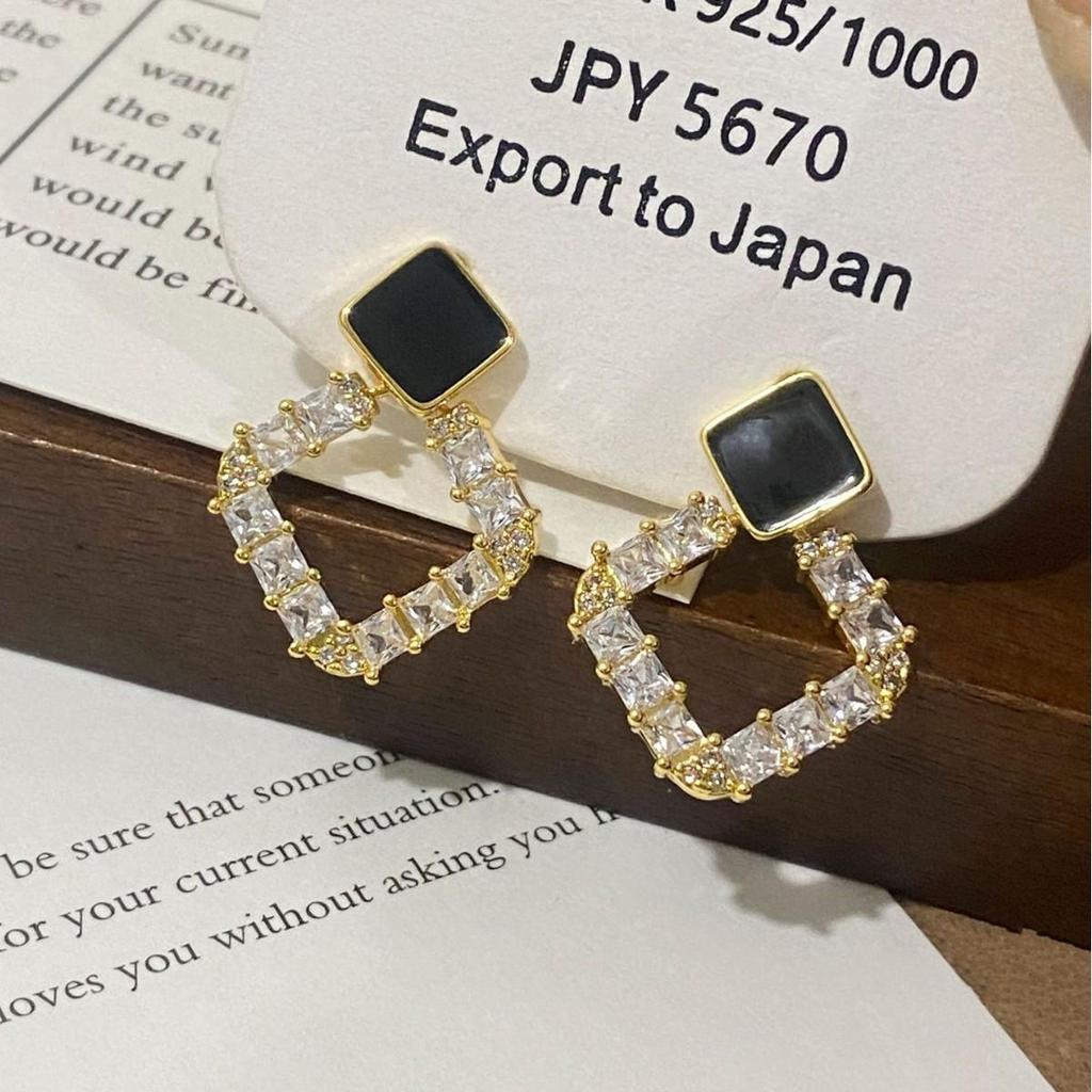 Retro Black Zirconia Square Stud Earrings for Women - Elegant, Simple, High-End Hollow Design