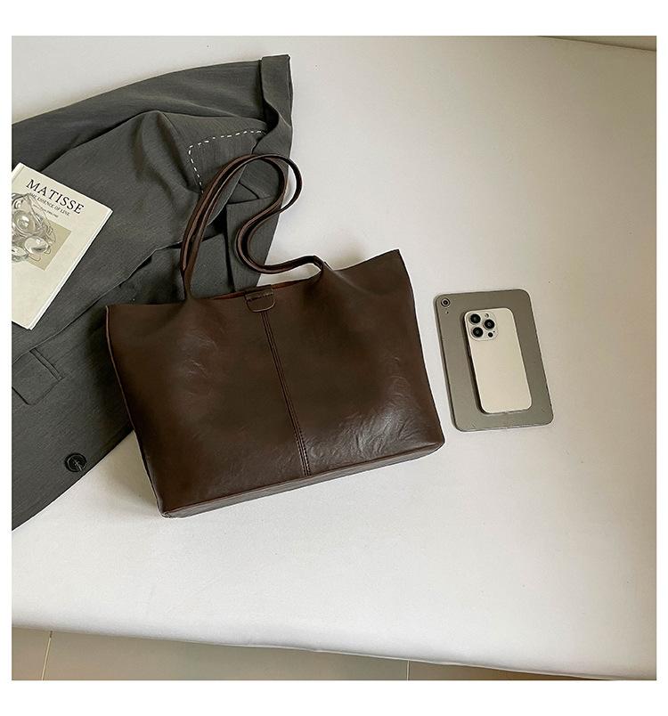 Casual commuter tote bag women's 2025 autumn new personality trendy daily simple temperament shoulder armpit bag