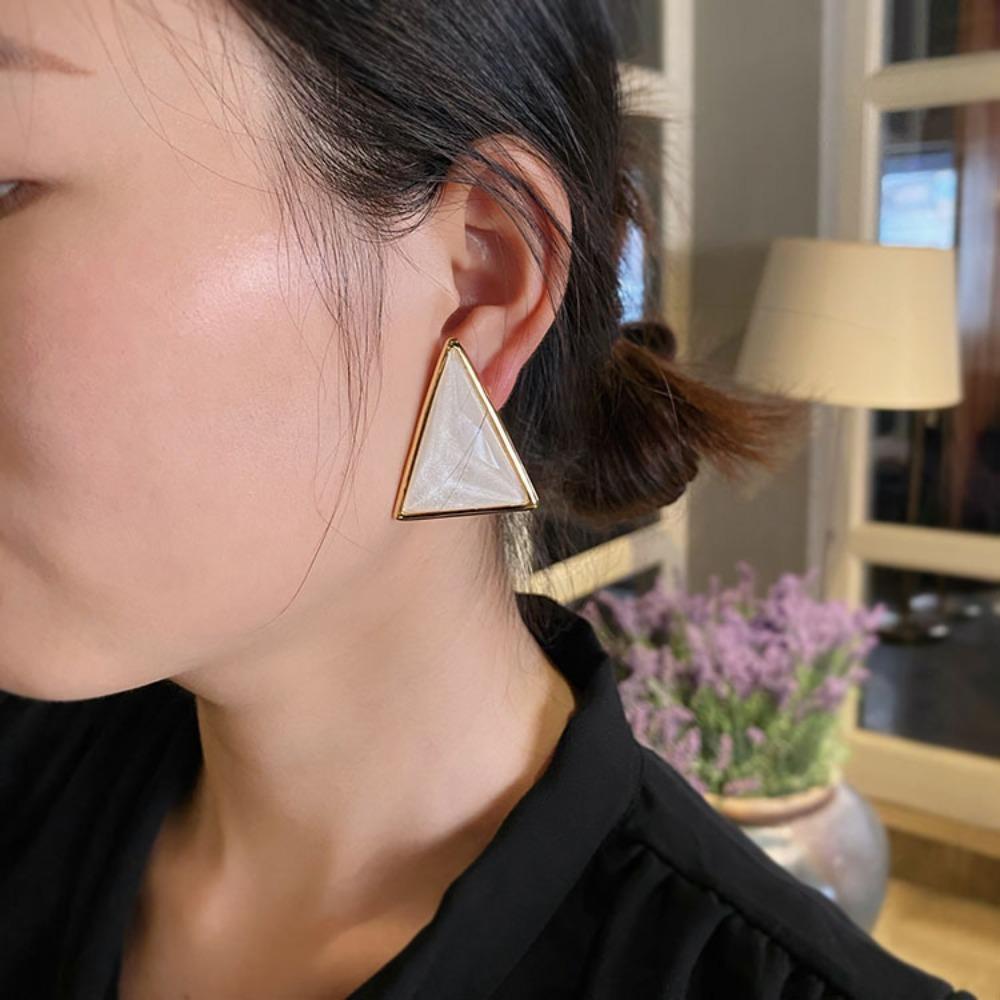 Retro French Hong Kong Style Exaggerated Geometric Triangle Earrings Women's High Sense Atmospheric Temperament Niche Earrings