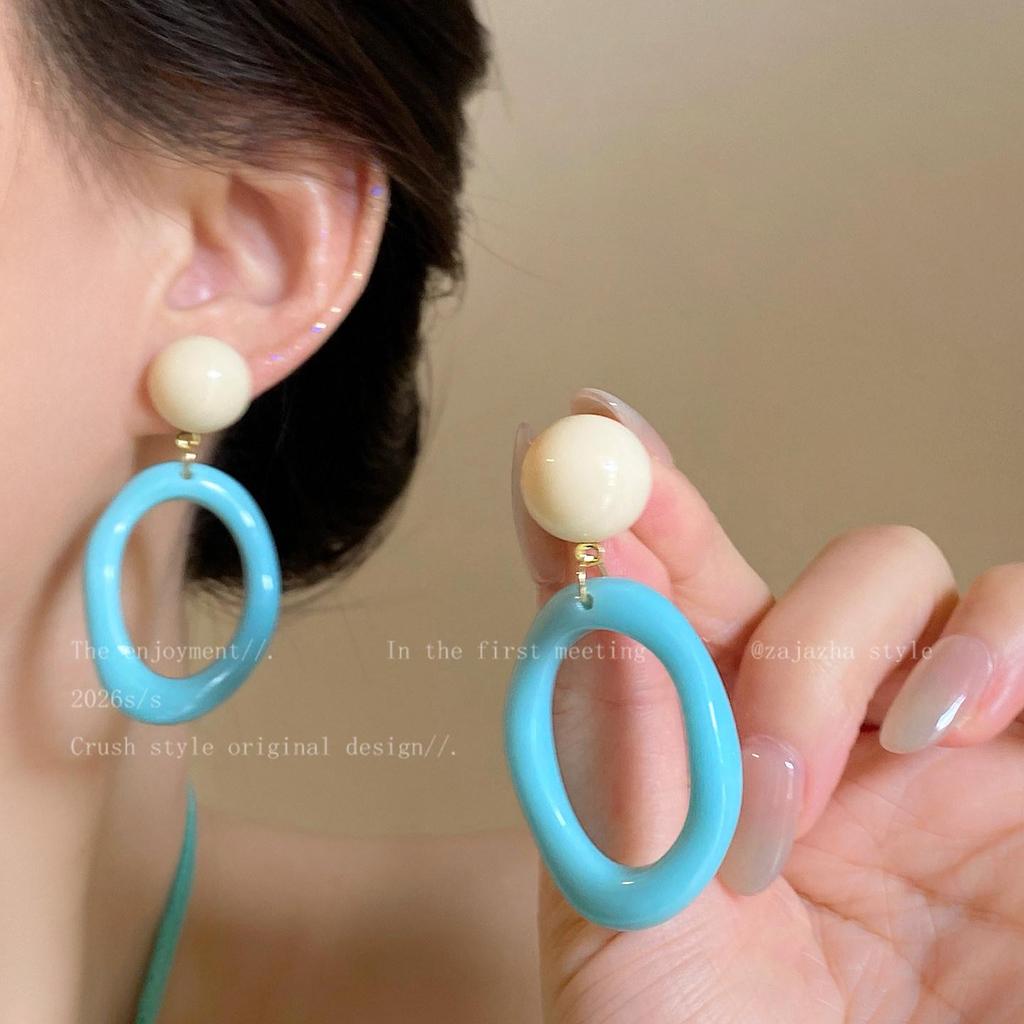 2025 New Retro Hong Kong Style Colorful Earrings: Luxury, High-End Studs, Exaggerated Fashion for Women