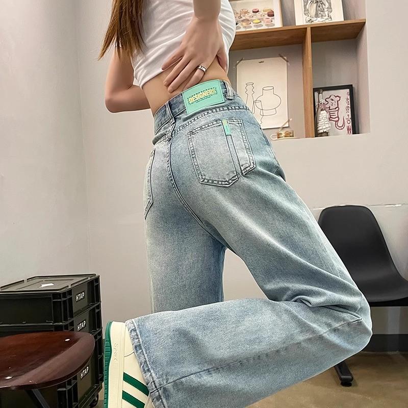 

Light-Colored High-Waisted Wide-Leg Jeans for Women - Fashionable, Versatile, Slimming, with a Design-Forward Drape for a Casual Straight-Leg Look. M 94-105 lbs