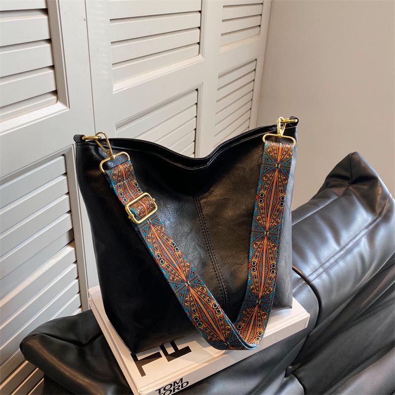 Women's Large Capacity Crossbody Bag - 2023 Spring/Summer Retro Wide Strap Bucket Bag with High-Quality Texture
