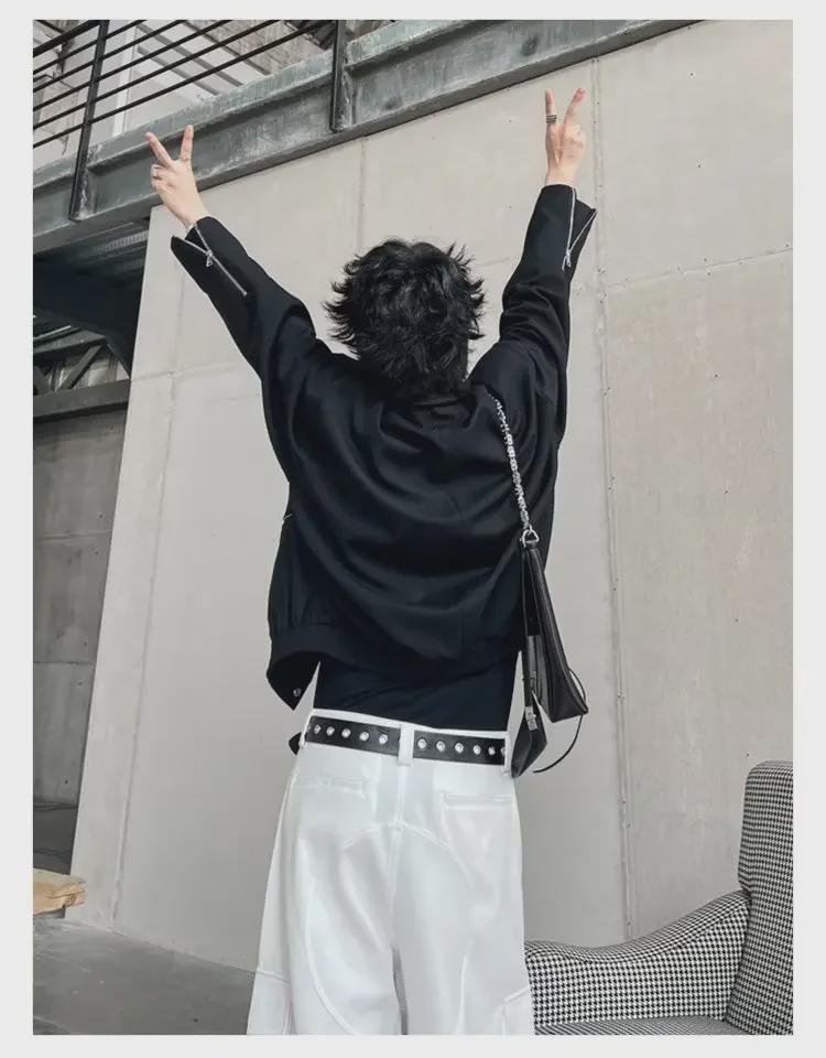 Herren Frühjahr 2023 Dunkle Kurze Jacke: Trendiges Schulterpolster-Design mit Metallreißverschluss