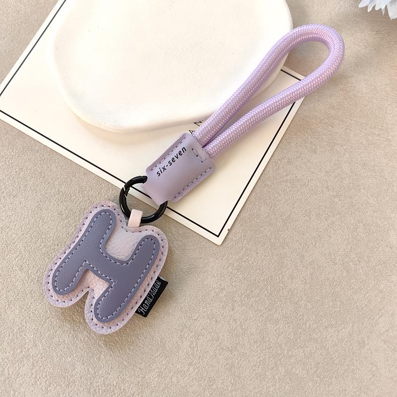 Exquisite Leather Keychain: 26 English Letters - Simple Couple Style Bag Charm, Ideal Small Gift