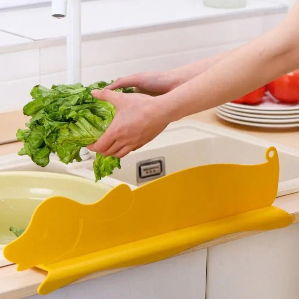 Bear/Dog Shape Cartoon Water Baffle Household Water Blocking Board  Kitchen Countertop