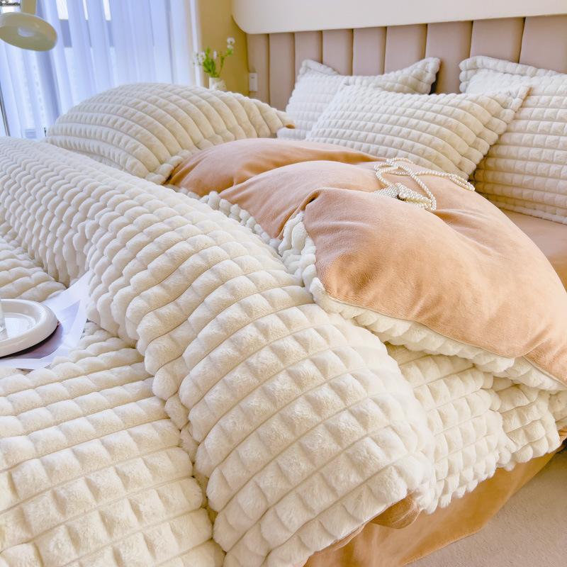 Rabbit Fleece Four-Piece Set, Thickened Milk Fleece Bed Sheet, Coral Fleece Quilt Cover, Three-Piece Flannel Bed Hat On The Bed