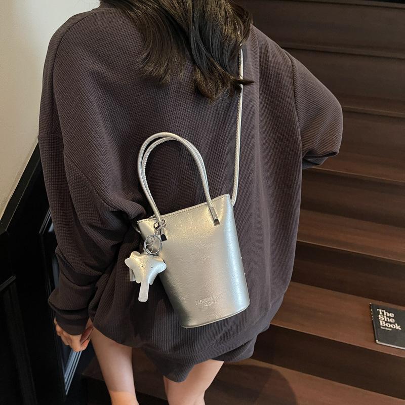 High-end Hand Bag Women's New Trendy Fashion Versatile Messenger Bag Popular Shoulder Bucket Bag