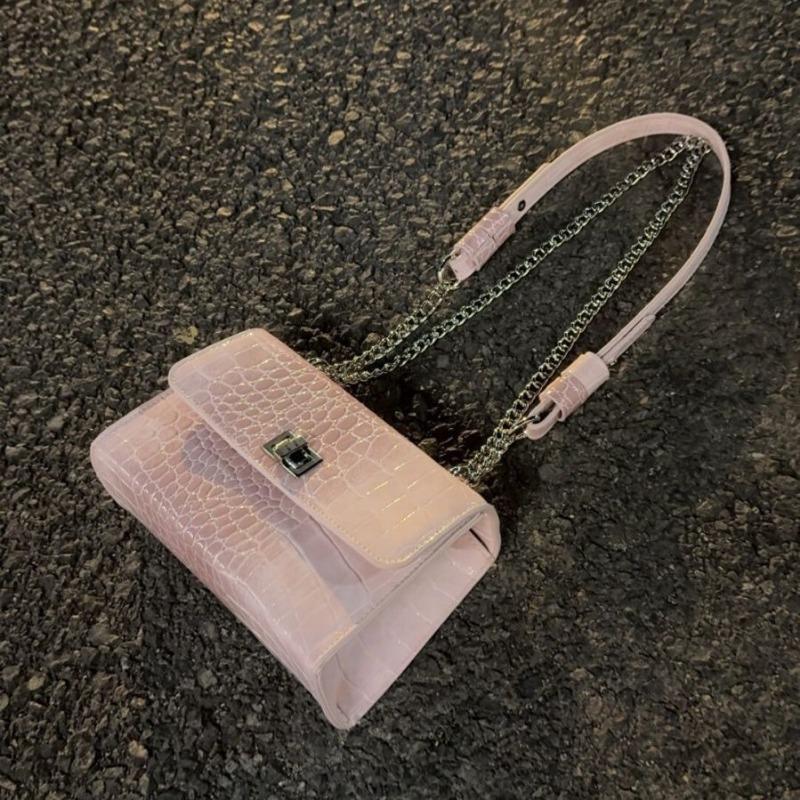 The Horizontal Chain Small Square Bag Is A Popular and Versatile Commuter Fashion Crossbody Bag