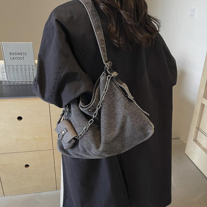 Сумка через плечо из денима — фото 18