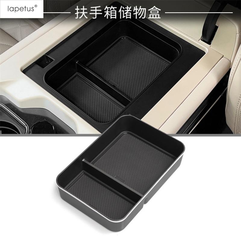 Car Phone Wireless Charging Pad Mat / Center Console Armrest Storage Box Tray Organizer Accessories For BYD Leopard 8 2024 2025