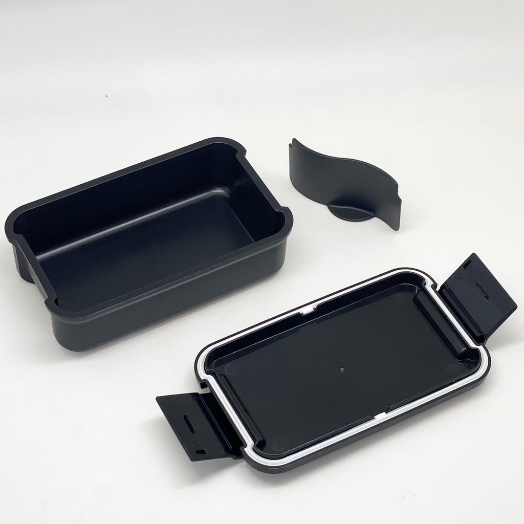 OSK Bento Box Snoopy Black Lunch Box 500ml Made in Japan With dividers Microwave and dishwasher safe Integrated gasket Easy to clean Stain resistant