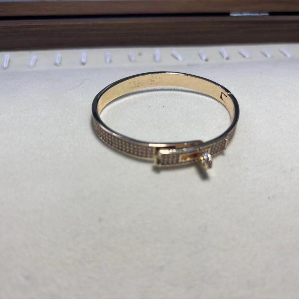 Rose Gold Pink Diamond Pig Nose Bracelet – Women's 18K CNC Full Diamond Twist Button, Couple Style.