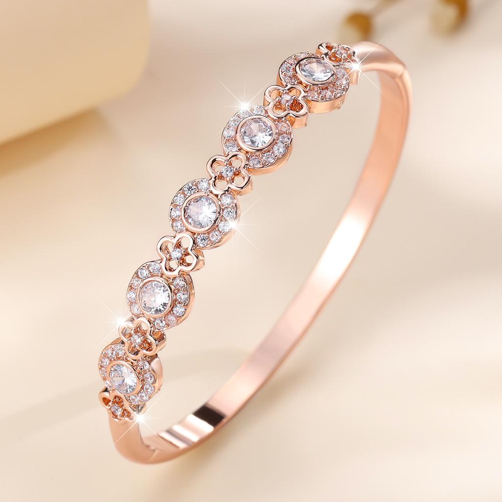 Trendy and Exquisite Four-leaf Clover Micro-stone Luxury Bracelet for Women