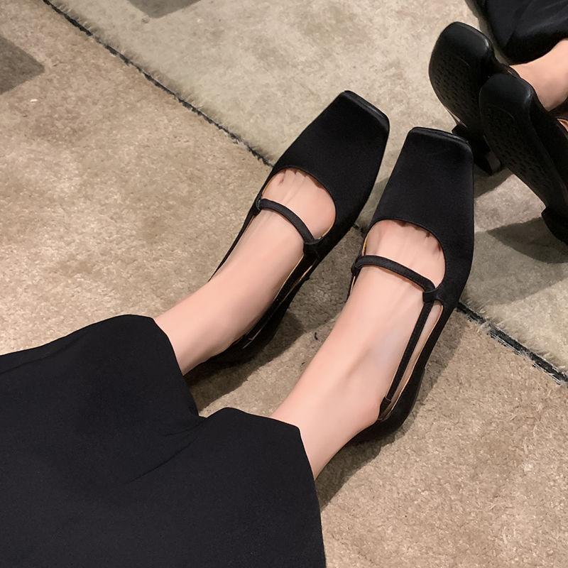 Mary Jane Serie~ einfarbige silberne kleine Einzelschuhe, flache Schuhe mit leichtem Ausschnitt und eckiger Spitze, Damenschuhe einer Nischenmarke für Frühling 2025