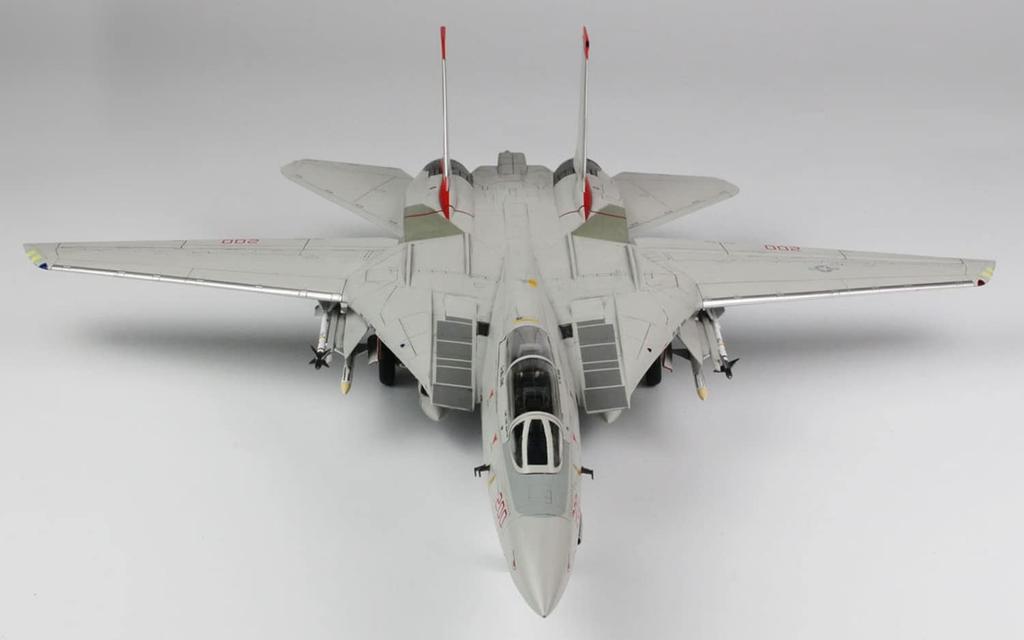 Platz/Italeri 1/48 scale U.S. Navy Carrier-Based Fighter F-14A Tomcat VF-111 Sundowners Plastic Model TPA-16, Molded in Color