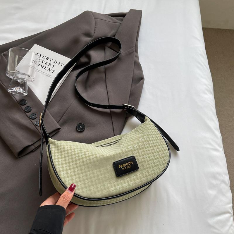 Stylish Pu Dumpling Bag Versatile Summer Shoulder Bag With Soft Medium Hardness And Zipper Closure