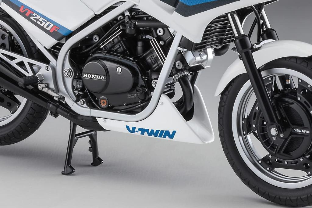 Hasegawa Motorradserie Honda VT250F Plastikmodell BK14 1/12 (MC08) (1984)
