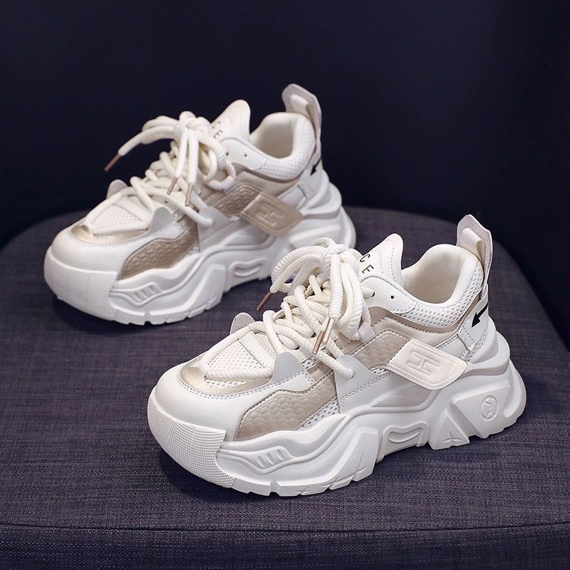 

Showing feet little dad shoes women s 2025 new spring and autumn muffin platform women s shoes small sports and leisure shoes 35 белый