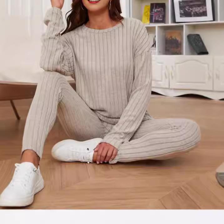 Autunno 2024 Completo da donna in maglia a coste incrociate in due pezzi - Vestibilità comoda e casual con scollo rotondo, temperamento alla moda M violetto