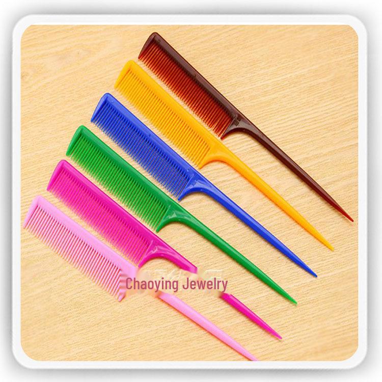 Schwarzer Spitzkamm: Professionelles Make-up-Tool und Zubehör