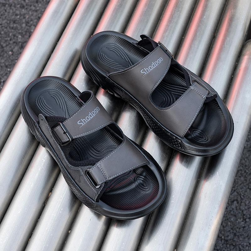 Slippers men's fashion brand light sandals 2025 new out cool slippers summer Internet celebrity beach one-word