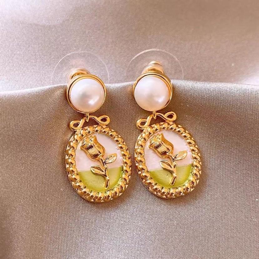 

Серьги-пусеты Жемчужные цветы в стиле масляной живописи Клода Моне - Элегантные французские пусеты для женщин