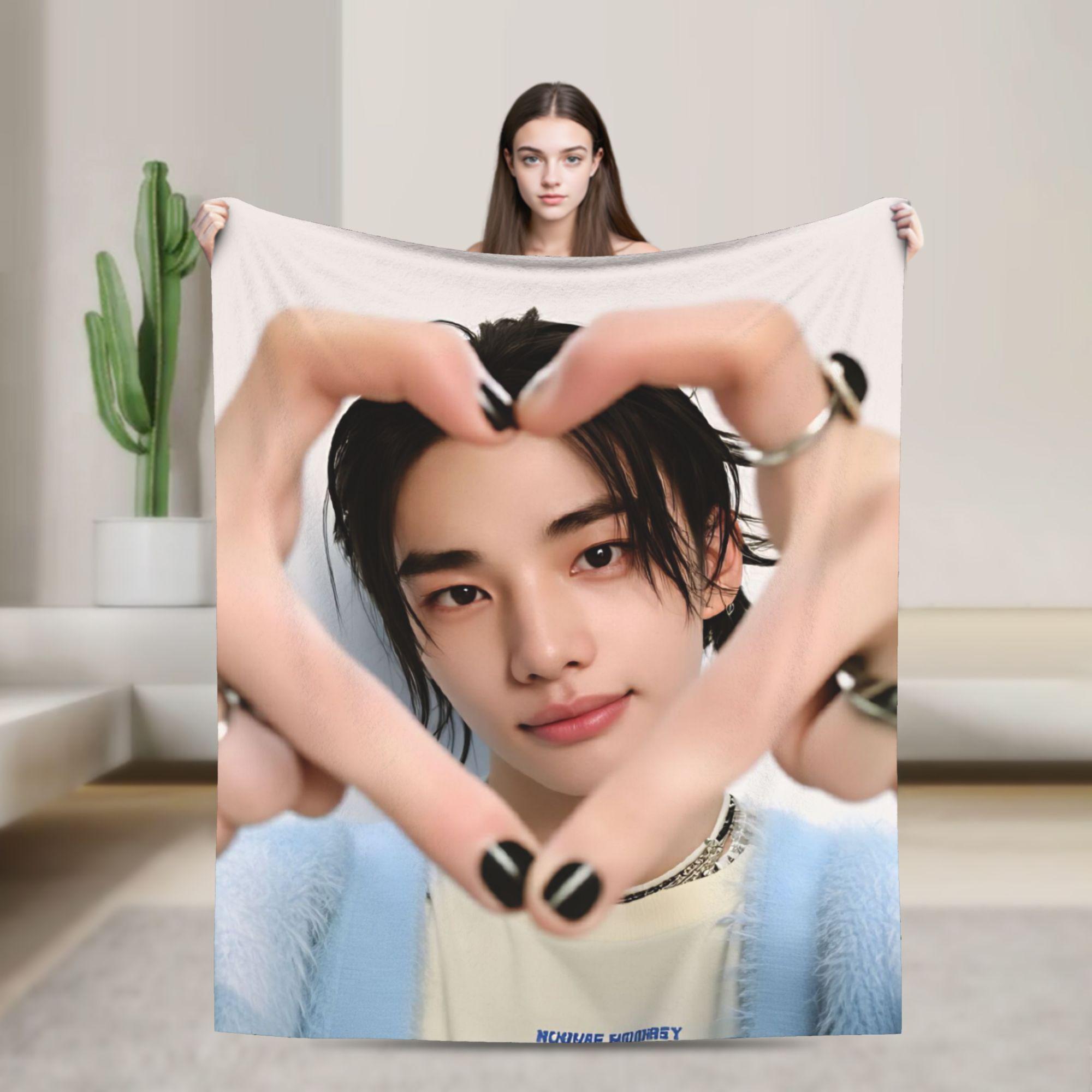 Soft Cozy Blanket Picnic Rockstar Hwang Hyunjin Throw Blanket Graphic  Bedspread For Sofa Home 75x100cm (30x40inch)