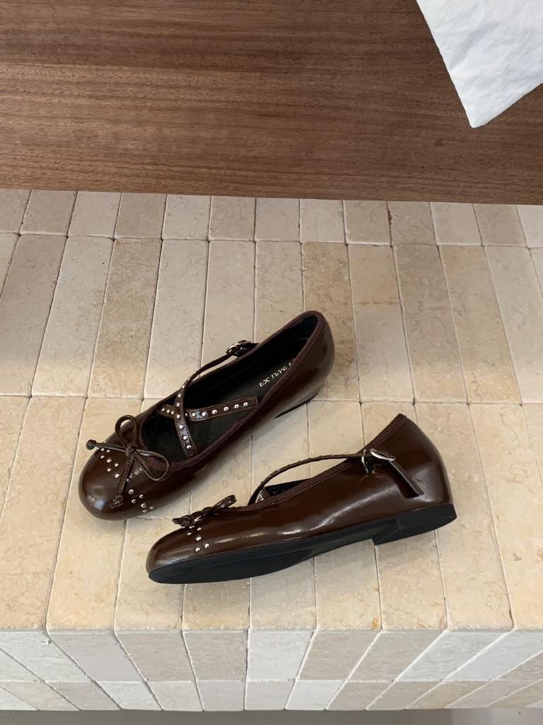 Autumn Fashion Rivet Shallow Single Shoes Women's Soft Sole Cross Strap Mary Jane Shoes 2025 New