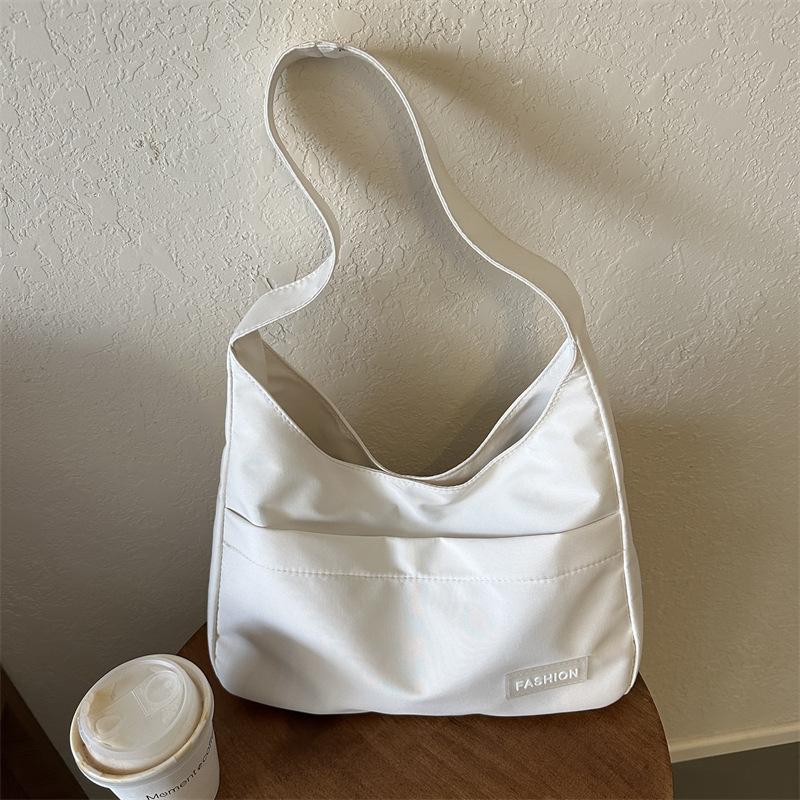 

Повседневная парусиновая сумка-тоут большого объема, новая коллекция осень 2025, модная, с подвеской, для ношения через плечо, под мышкой