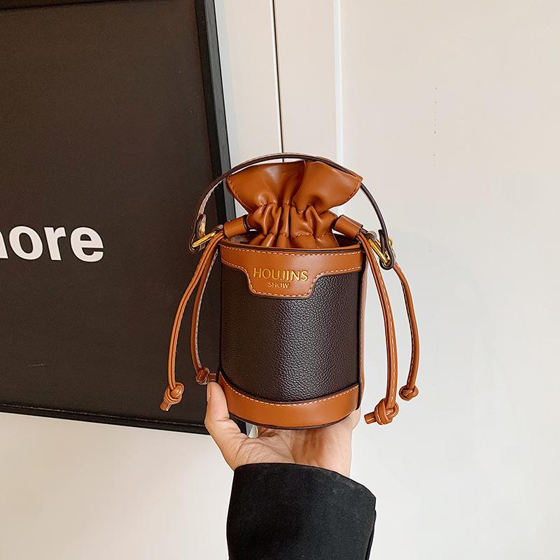 Retro Textured Bucket Bag,  Autumn and Winter New Fashionable Casual Handbag, Versatile Single Shoulder Crossbody Bag