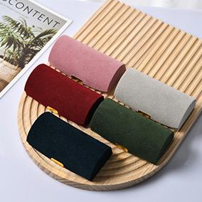

1PC Color random high-end exquisite portable jewelry storage box womens business travel anti-oxidation ring jewelry box gift box