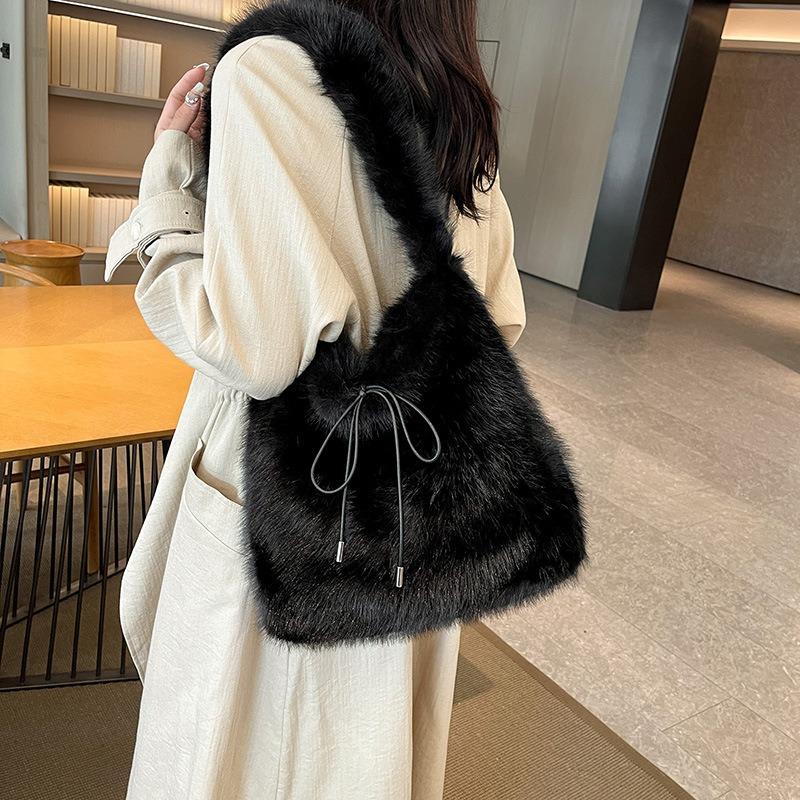 Plush Shoulder Bag Women's Large-capacity New Autumn and Winter Solid Color Texture Casual Simple Plush Bag Underarm Bag