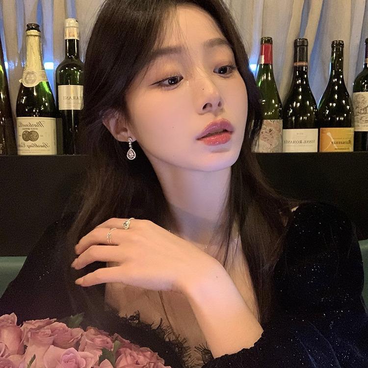 Light Luxury Water Drop Zircon Metal Stud Earrings Women'S High Sense Niche Personality Temperament Simple Versatile Fashion Earrings Earrings